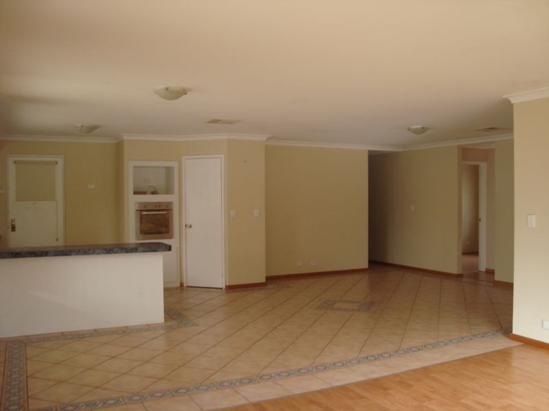 6 Cawdor Lane, Orelia WA 6167