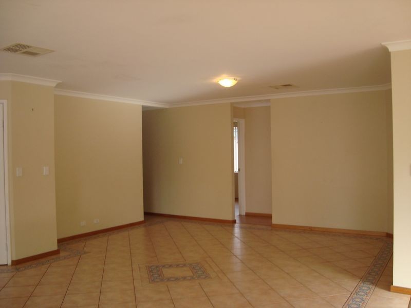 6 Cawdor Lane, Orelia WA 6167