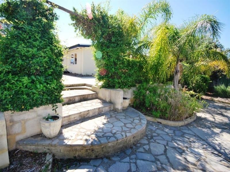 16 Crawford Avenue, Orelia WA 6167