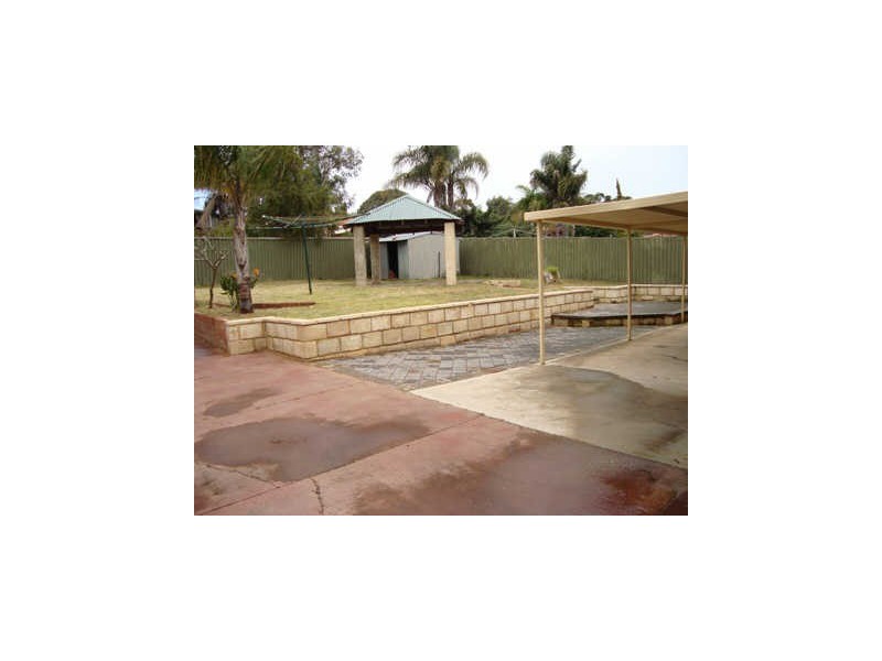 40 Sulphur Rd, Parmelia WA 6167