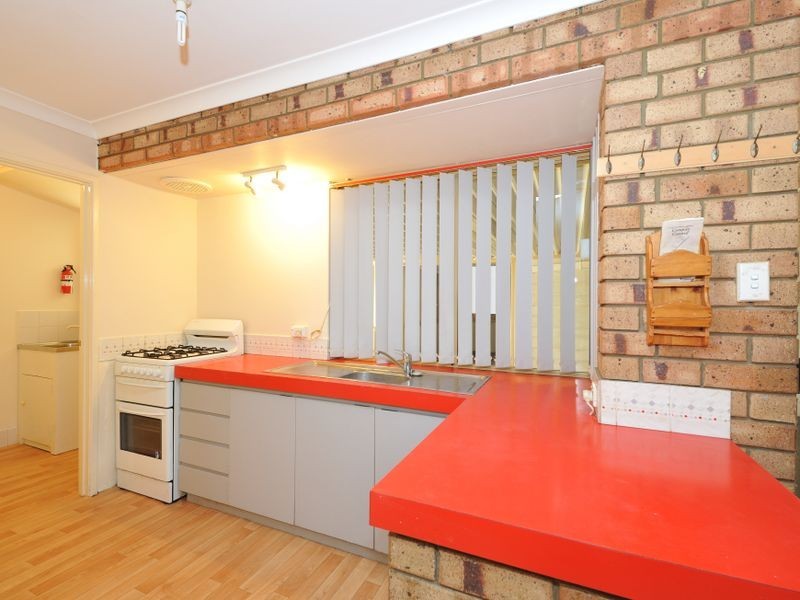 9 Sandford Grove, Parmelia WA 6167