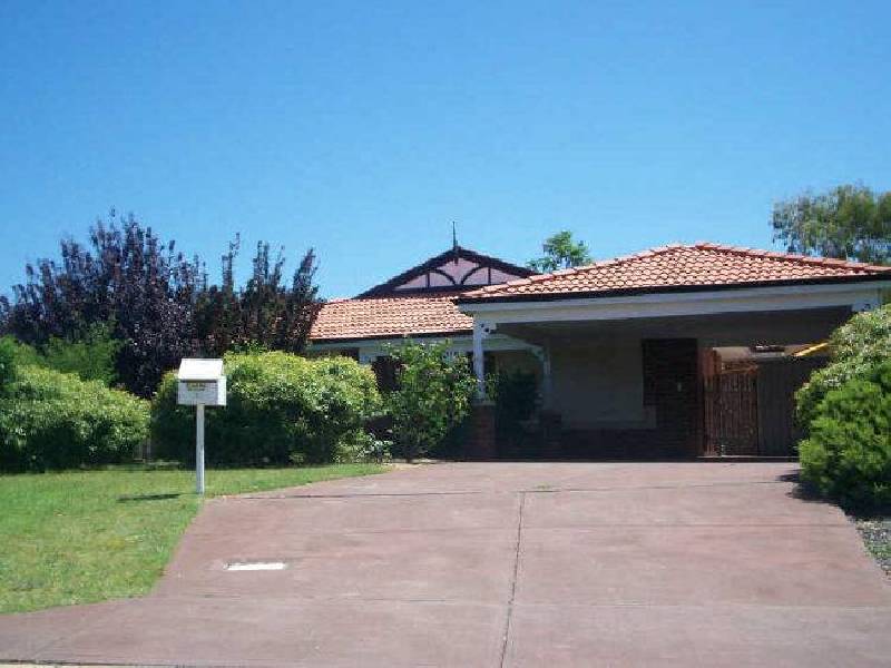 14 Walmer Place, Orelia WA 6167