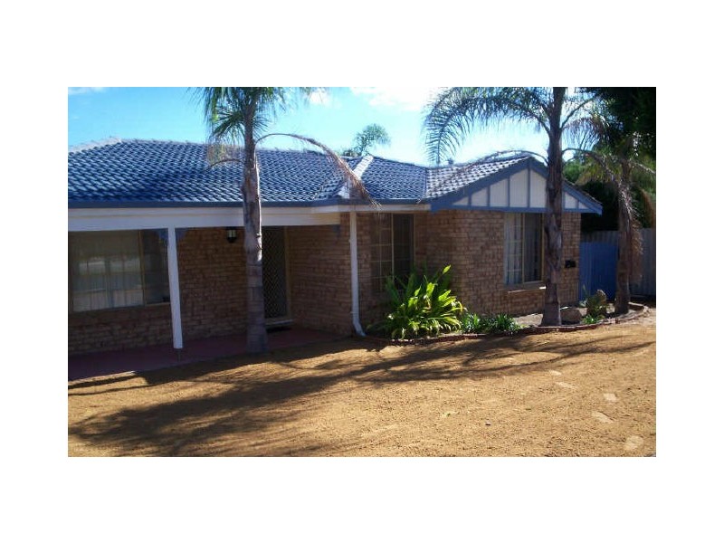 15 Hoyton Place, Parmelia WA 6167