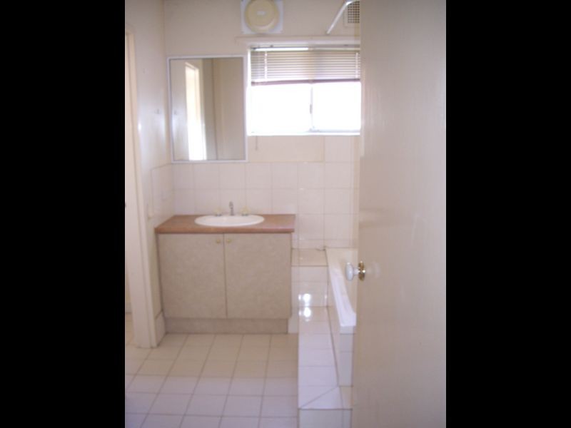 16/4 Canham Way, Orelia WA 6167