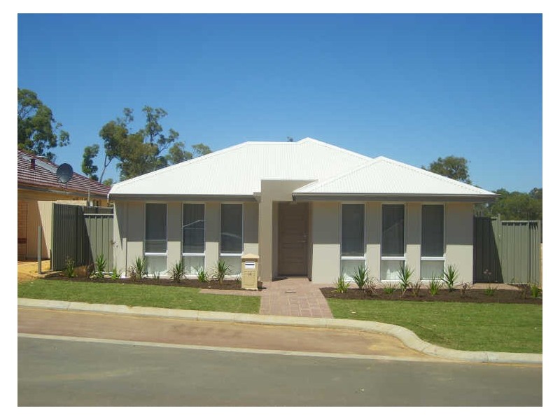 14 Petersfield Lane, Wellard WA 6170