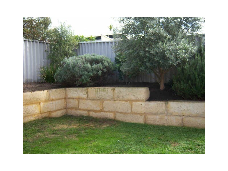 2 Milne Lane, Parmelia WA 6167
