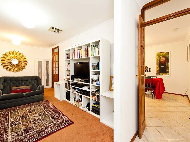 23 Judges Gardens, Leda WA 6170