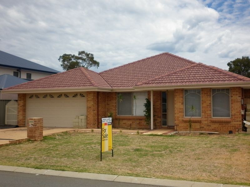 21 Weybridge Drive, Wellard WA 6170
