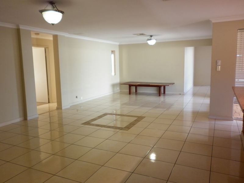 21 Weybridge Drive, Wellard WA 6170