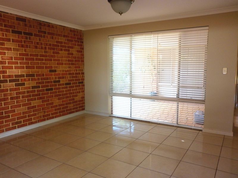 21 Weybridge Drive, Wellard WA 6170