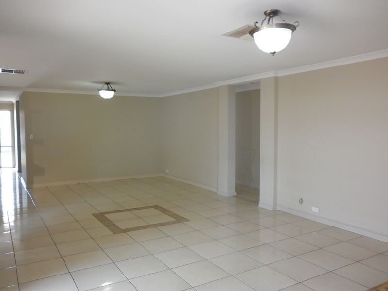 21 Weybridge Drive, Wellard WA 6170