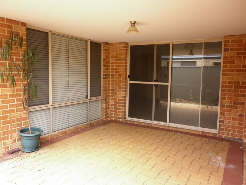 21 Weybridge Drive, Wellard WA 6170