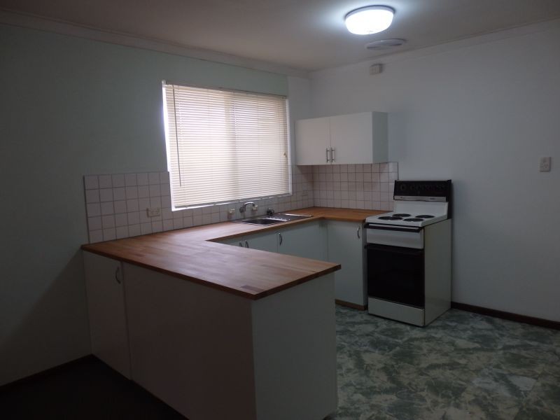 24 Madden Way, Parmelia WA 6167