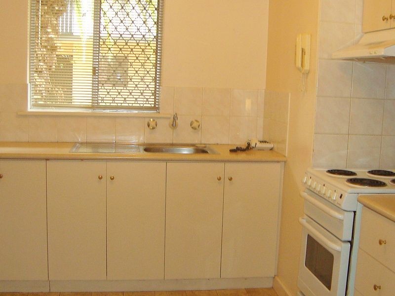 6/4 Canham Way, Orelia WA 6167