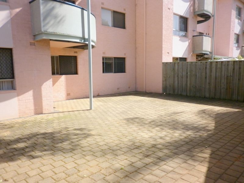 6/4 Canham Way, Orelia WA 6167