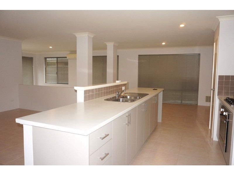 13 Fareham Crescent, Wellard WA 6170