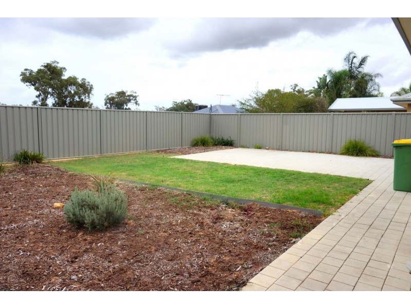 13 Fareham Crescent, Wellard WA 6170