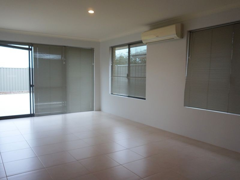 13 Fareham Crescent, Wellard WA 6170