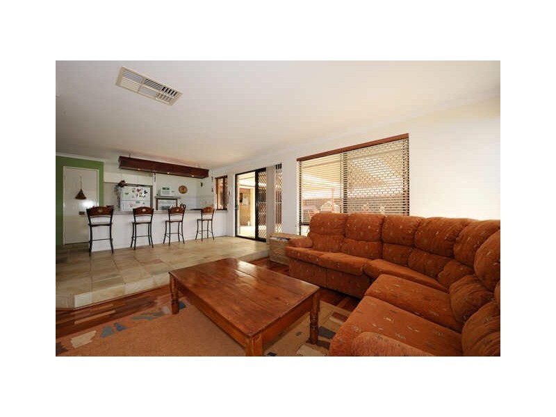 54 Nottingham Parkway, Orelia WA 6167