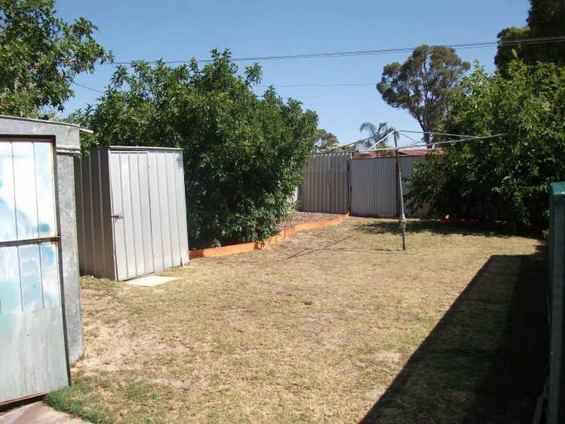40 Madden Way, Parmelia WA 6167