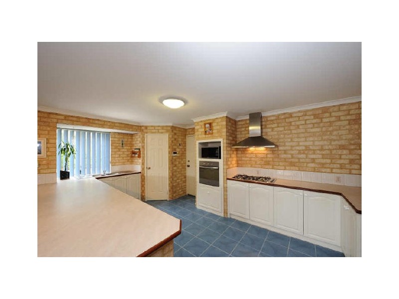 11 Eddy Close, Leda WA 6170