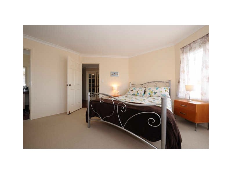 11 Eddy Close, Leda WA 6170