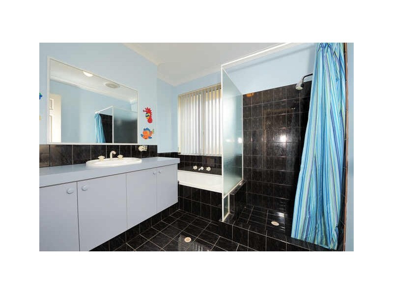 11 Eddy Close, Leda WA 6170