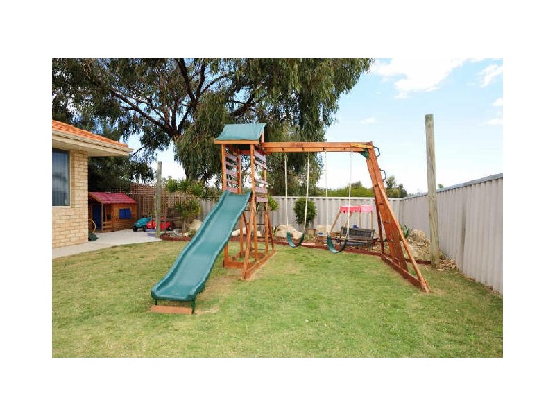 11 Eddy Close, Leda WA 6170