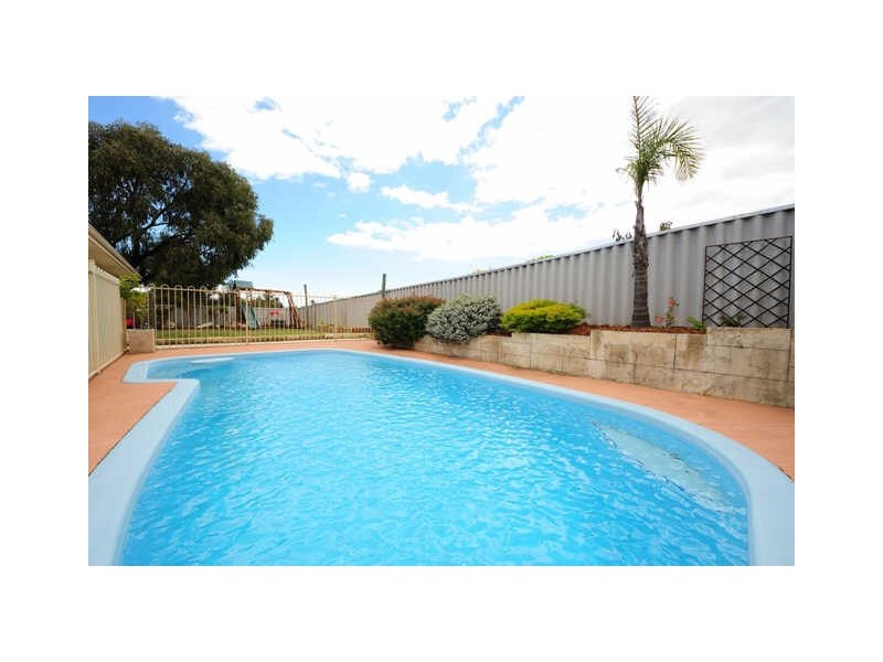 11 Eddy Close, Leda WA 6170