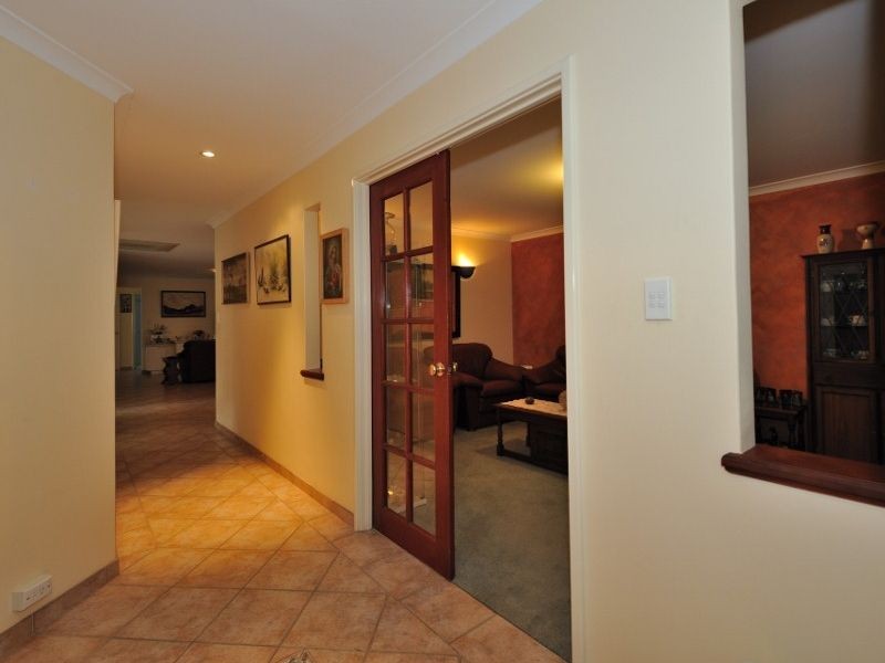 9 Colchester Avenue, Orelia WA 6167
