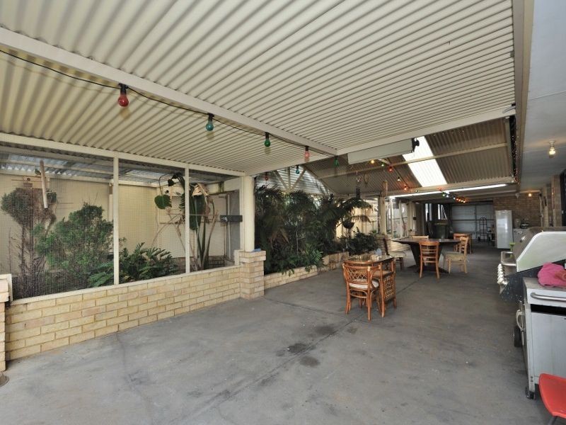 9 Colchester Avenue, Orelia WA 6167