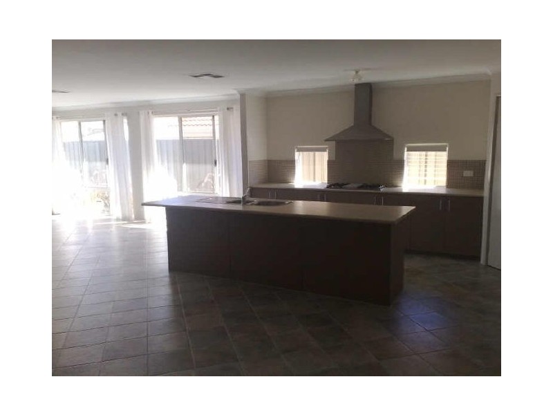 15 Fareham Crescent, Wellard WA 6170