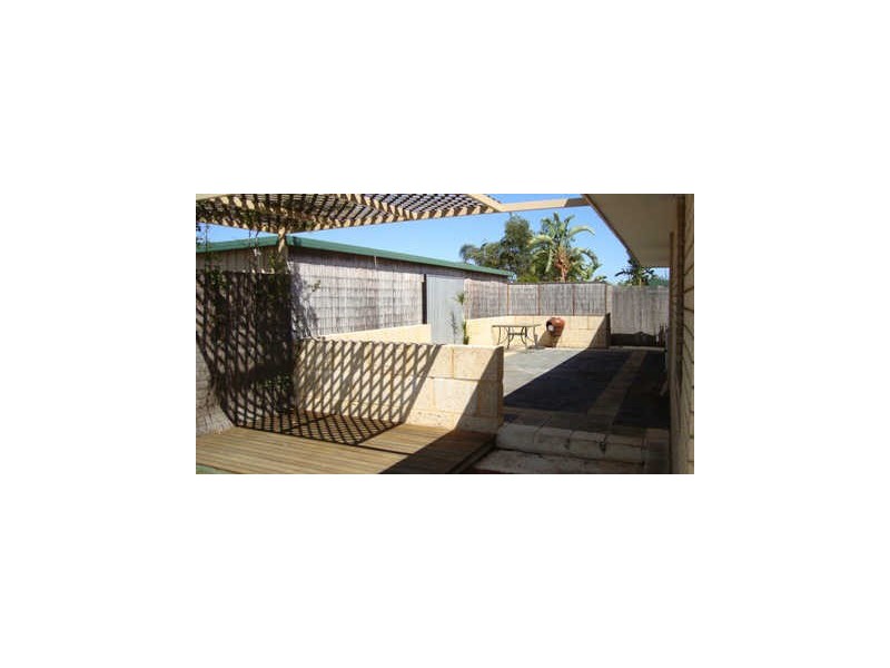 8 Perriam Close, Parmelia WA 6167