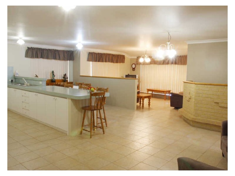 3 Colchester Avenue, Orelia WA 6167
