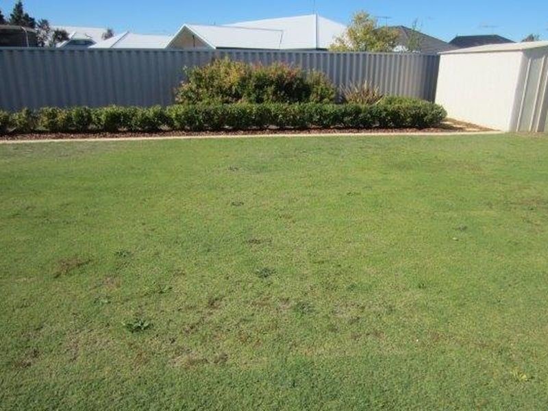 15 Zaragoza Drive, Port Kennedy WA 6172