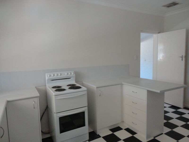 35 Rhodes Crescent, Calista WA 6167