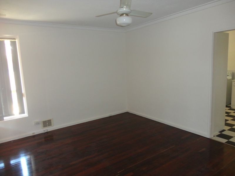 35 Rhodes Crescent, Calista WA 6167