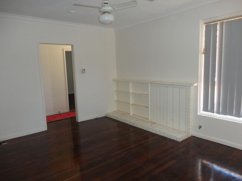 35 Rhodes Crescent, Calista WA 6167