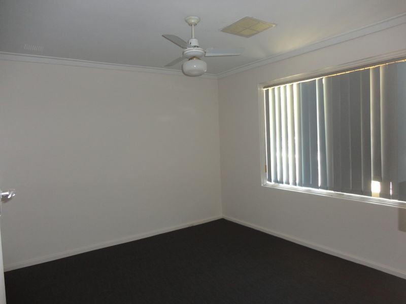 35 Rhodes Crescent, Calista WA 6167