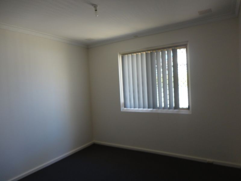 35 Rhodes Crescent, Calista WA 6167