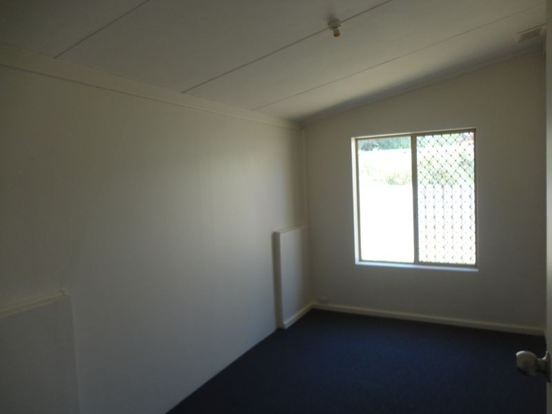 35 Rhodes Crescent, Calista WA 6167