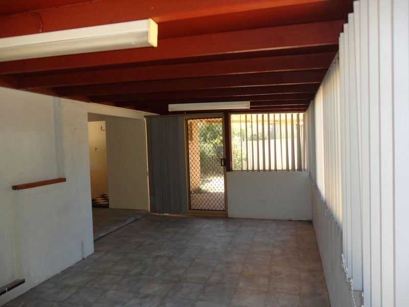 35 Rhodes Crescent, Calista WA 6167