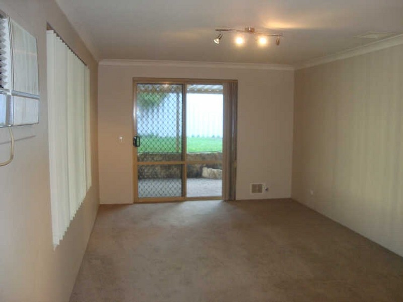13 Kelly Close, Parmelia WA 6167