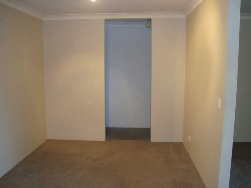 13 Kelly Close, Parmelia WA 6167