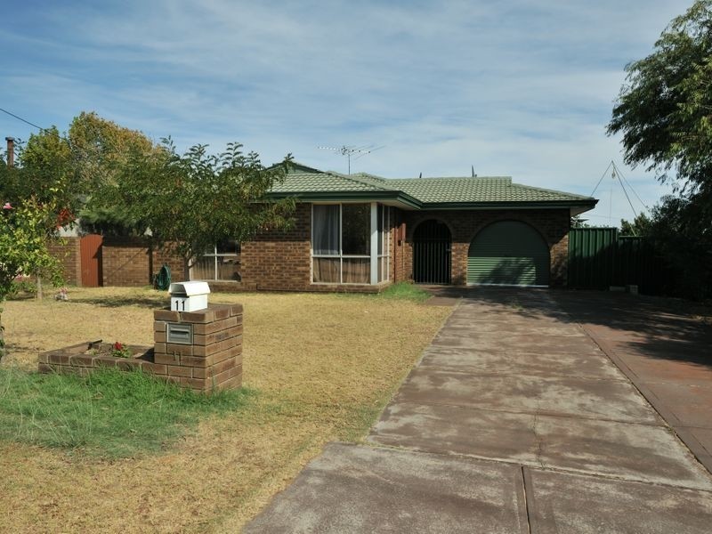 11 Nutcher Way, Parmelia WA 6167