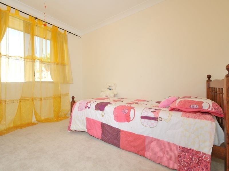 11 Nutcher Way, Parmelia WA 6167