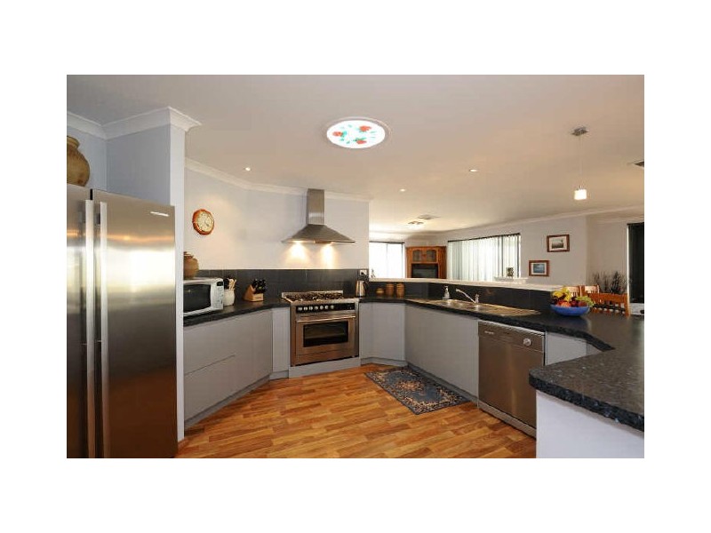 9 Spelthorne Way, Wellard WA 6170