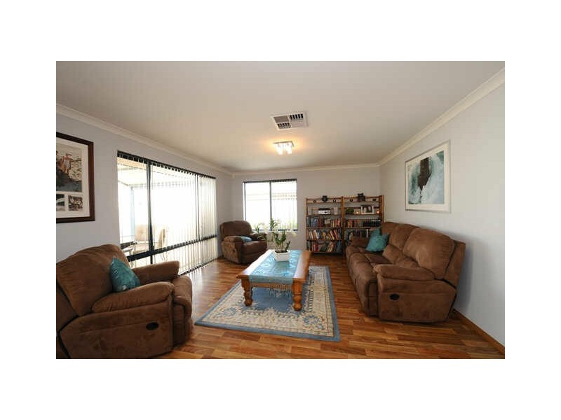 9 Spelthorne Way, Wellard WA 6170