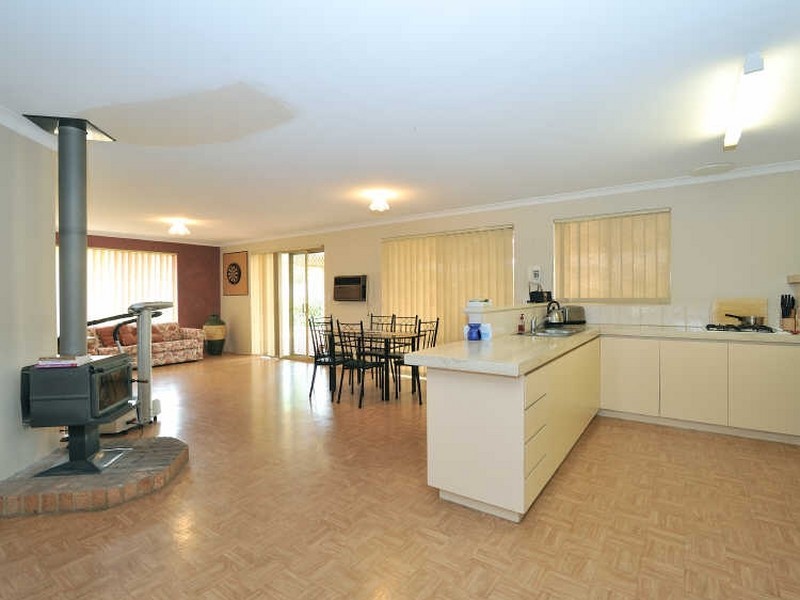 84 Nottingham Pkwy, Orelia WA 6167