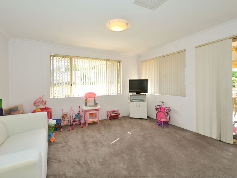 17 Djilba View, Leda WA 6170